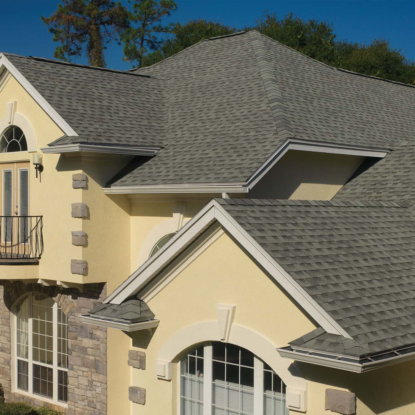 Belmont Construction architectural shingle roof on stately home